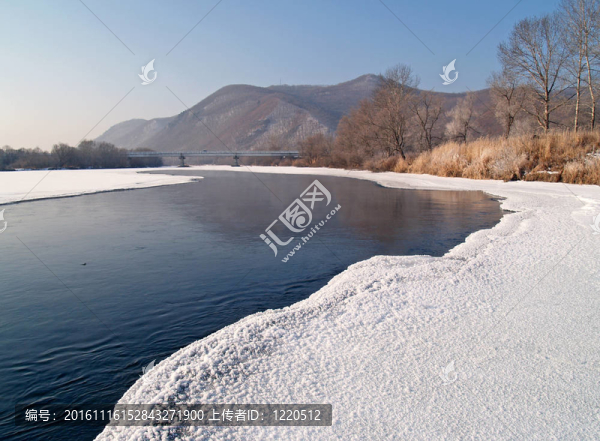 在冬天的早晨大青riverheads