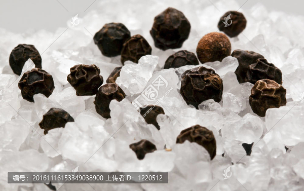 宏觀當(dāng)然鹽胡椒粒黑白結(jié)束