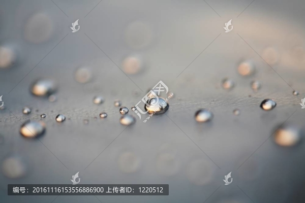 水