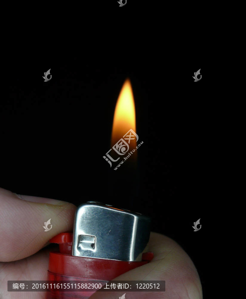 點(diǎn)燃打火機(jī)