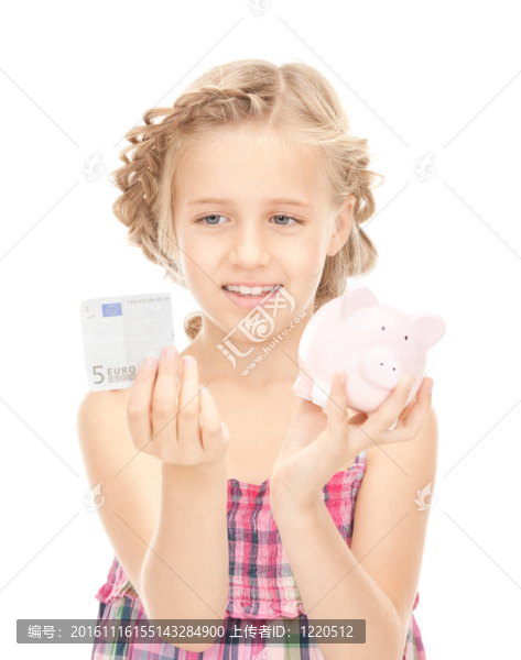 小豬存錢罐和錢的小女孩