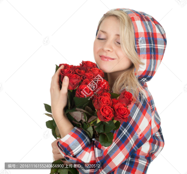 可愛的女人戴著一束紅玫瑰