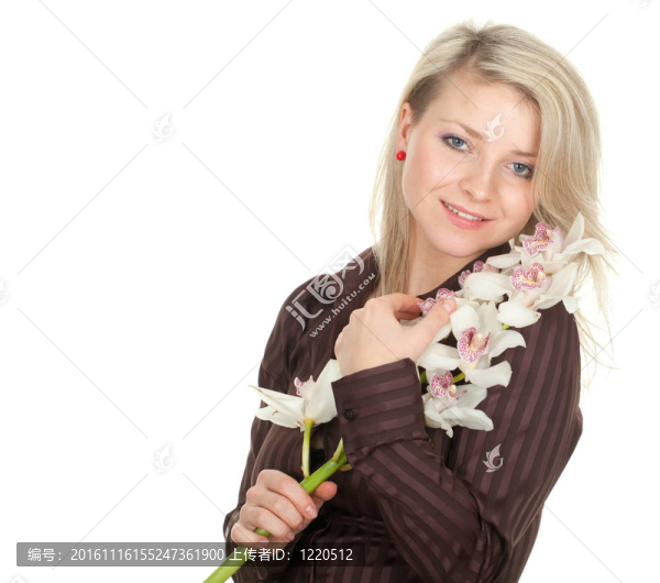 微笑美麗的年輕女子與白蘭花