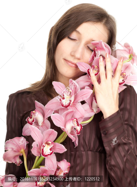微笑美麗的年輕女子與粉紅色蘭花