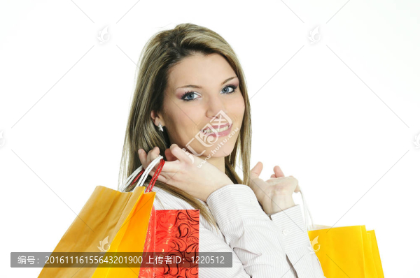 年輕漂亮的女人與購物袋