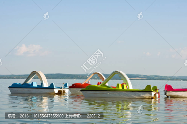 在巴拉頓湖Pedalos