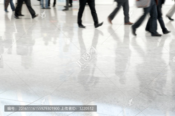 許多商界人士在模糊的運(yùn)動(dòng)