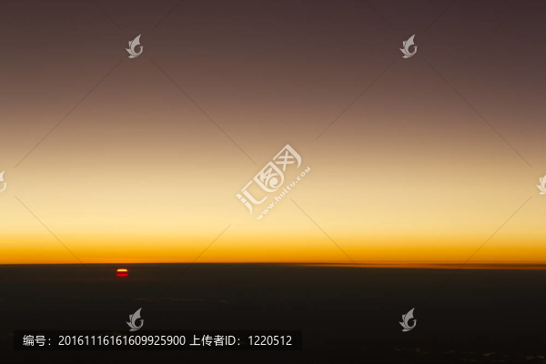 從天空日落
