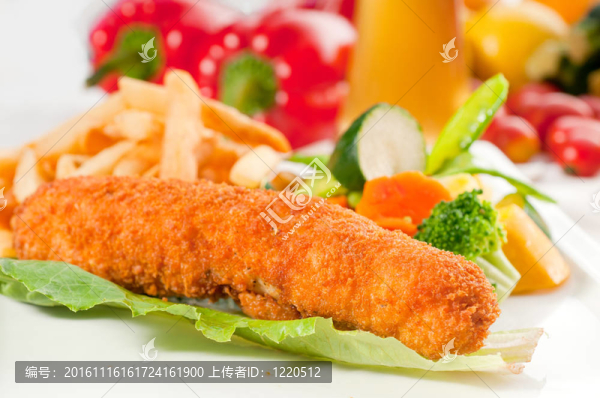 新鮮雞胸肉和蔬菜
