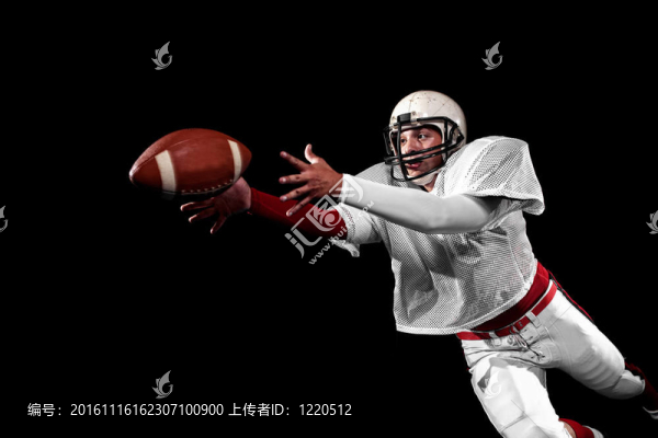 美國(guó)足球運(yùn)動(dòng)員。