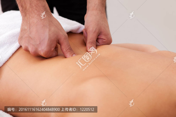 年輕美女按摩回來