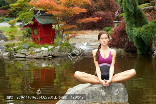 女人沉思