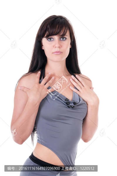 穿著晚禮服的年輕女子