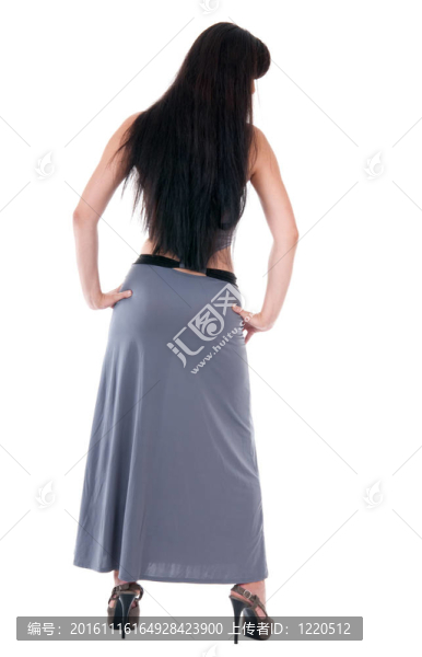 穿著晚禮服和高跟鞋的女人