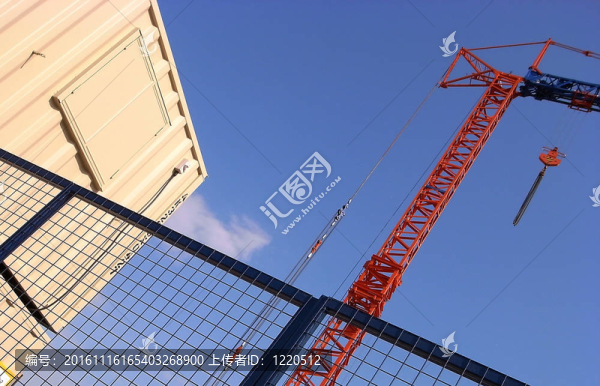 施工現(xiàn)場塔式起重機(jī)