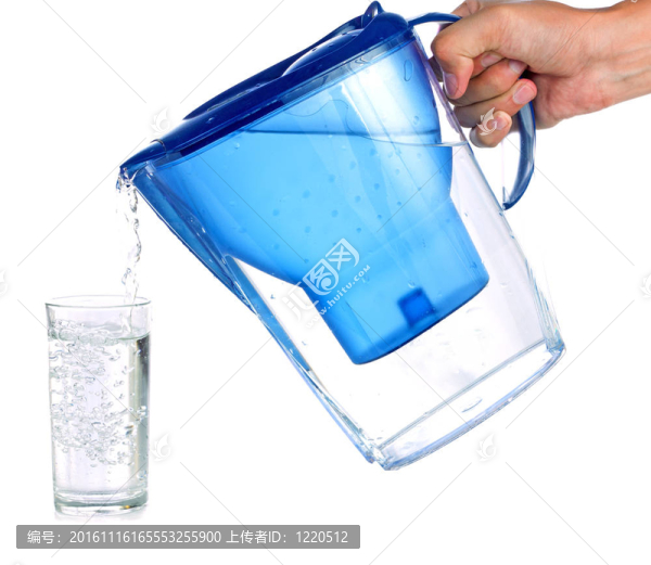 澆注一杯純凈水