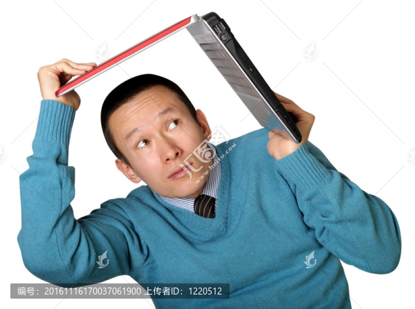 年輕商人藏在筆記本電腦下