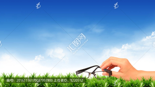 眼鏡和明亮的天空。