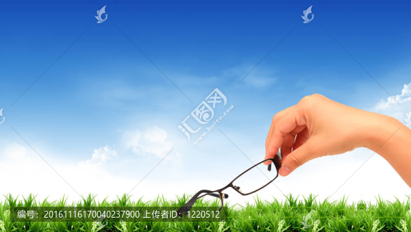 眼鏡和明亮的天空。