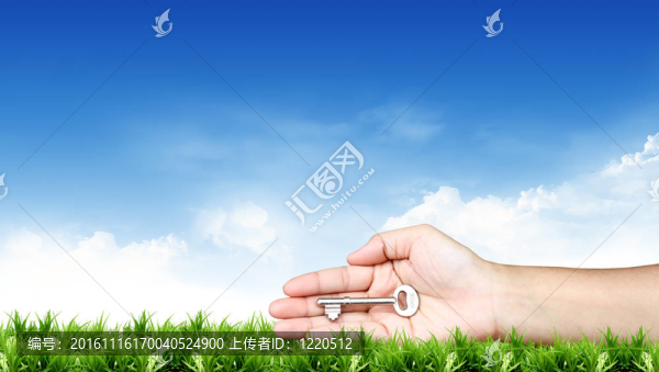 手上的鑰匙；天空明亮
