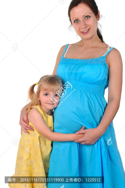 穿著藍(lán)色衣服的女人。