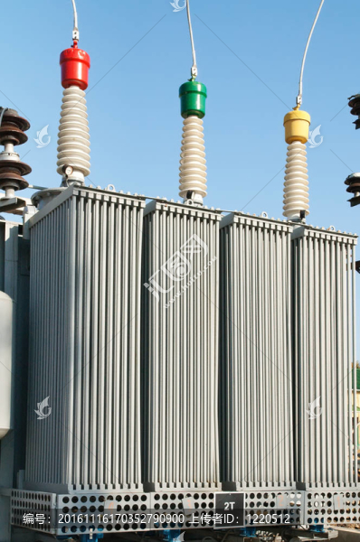 高功率電站上的變壓器。高電壓
