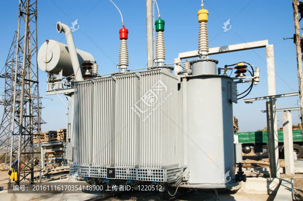 高功率電站上的變壓器。高電壓