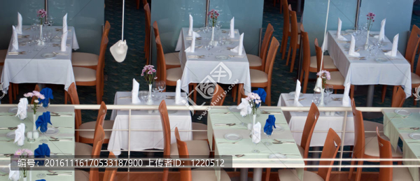 餐廳餐桌及餐具