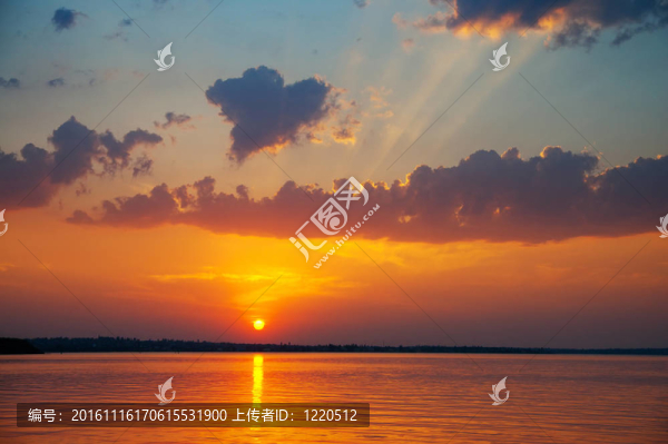 美麗的日落河