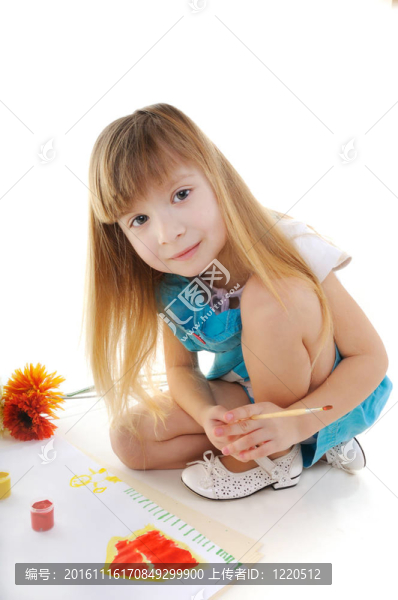 漂亮的金發(fā)女孩是畫