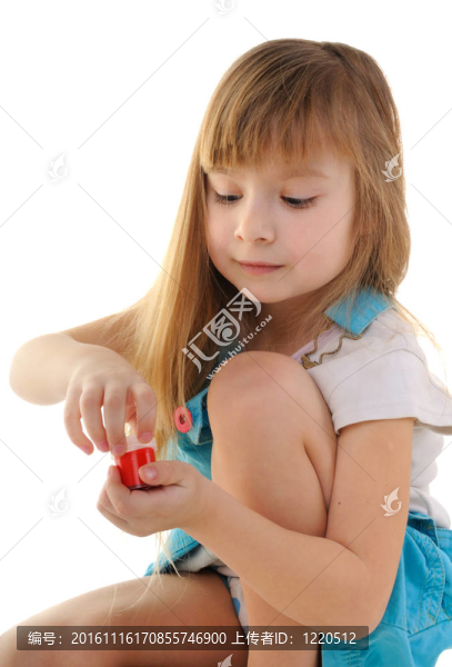 漂亮的金發(fā)女孩是畫