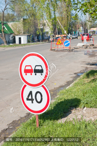 道路標(biāo)志。重點(diǎn)符號(hào)