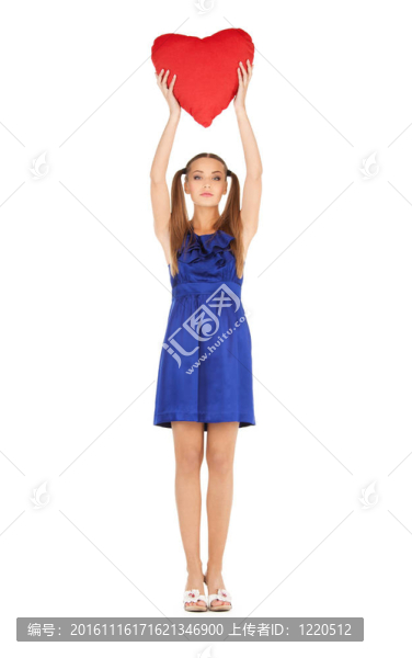 可愛的女人，紅色的心形枕頭