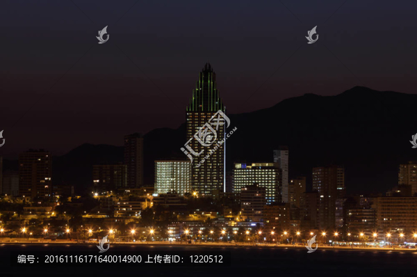 高層旅館建筑在貝尼多姆的海岸；西班牙