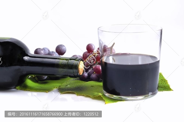 紅葡萄酒。