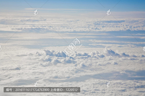 天空與云從上面