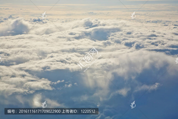 天空與云從上面