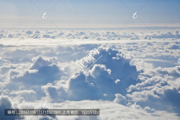 天空與云從上面