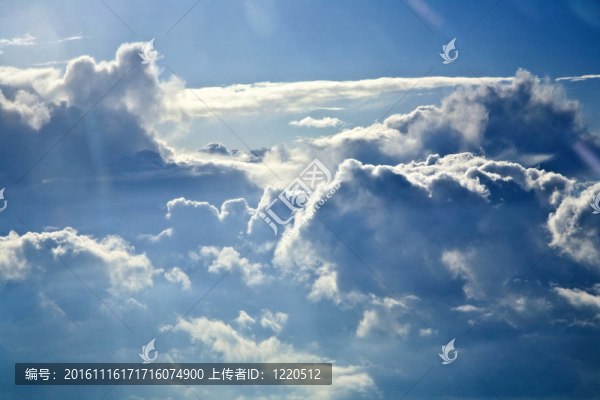 天空與云從上面