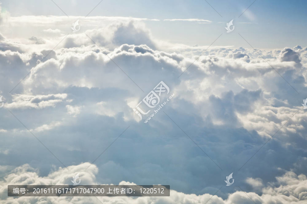 天空與云從上面