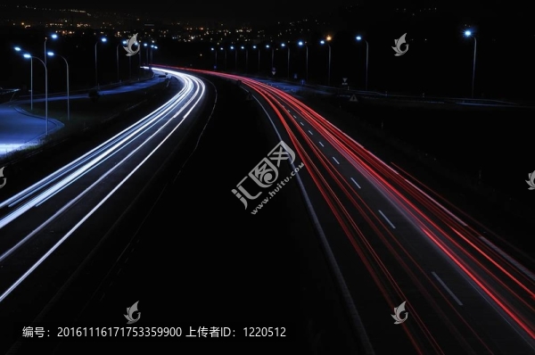 夜間駕駛。
