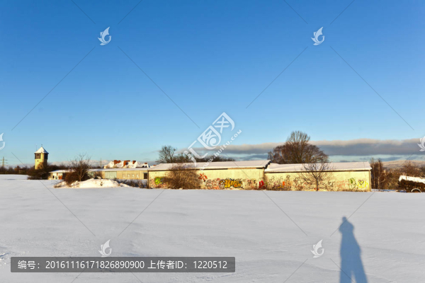 美麗的景觀與住房面積在冬季和藍(lán)天