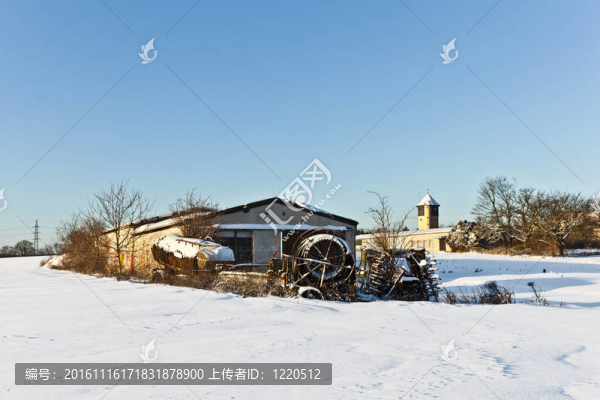 美麗的景觀與住房面積在冬季和藍(lán)天
