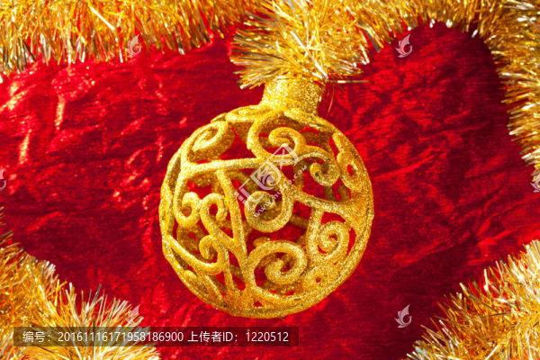 黃金飾品和閃亮的圣誕卡