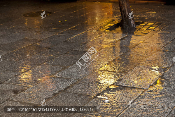 鋪路的雨