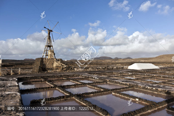 鹽鹽從janubio；蘭薩羅特島煉油廠；