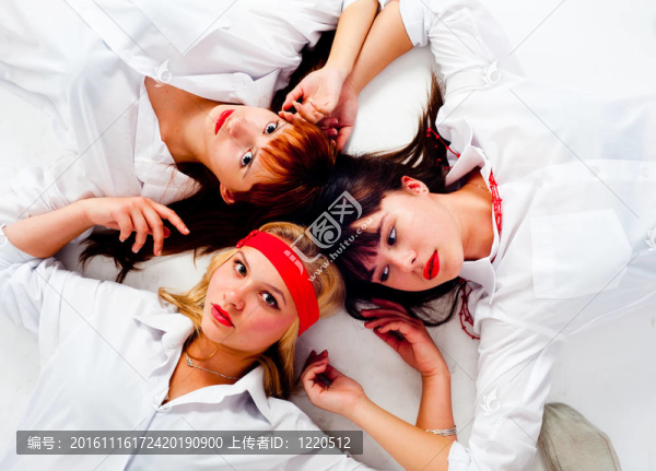 三個(gè)漂亮的女孩