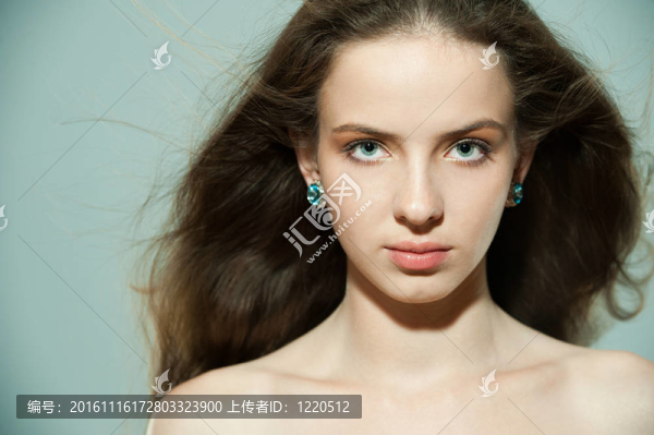 一個(gè)美麗女孩的肖像