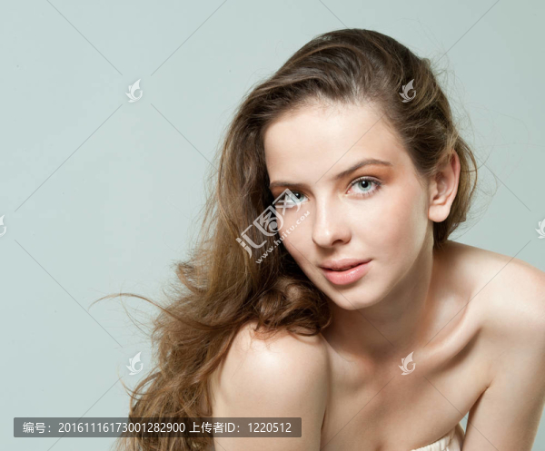 一個(gè)美麗女孩的肖像