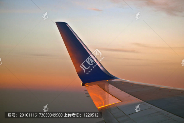 機翼的飛機